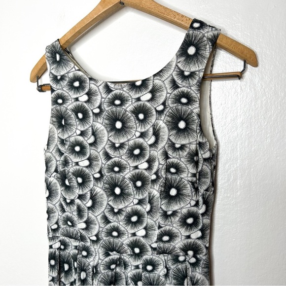 Lavand. Abstract Floral Print Sleeveless Mini Dress Black and White Small S - Picture 3 of 9